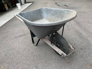 lot 485 image: True Temper Wheel Barrow