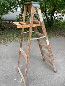 lot 494 image: 6 Foot Wooden Ladder