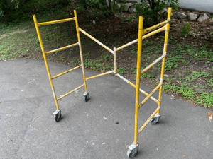 lot 505 image: Metal Rolling Piece For Scaffolding