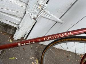 lot 506 image: Vintage Schwinn Continental 10 Speed Bike