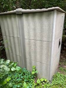 lot 516 image: Rubbermaid Storage Shed