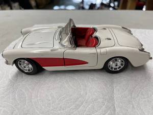 lot 534 image: 1957 Corvette Die Cast Car
