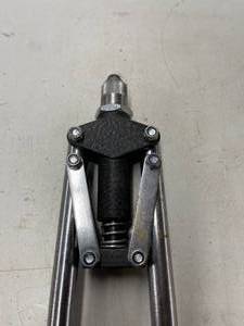 lot 540 image: 2 Riveting Tools