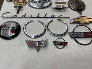 lot 542 image: Auto Emblems
