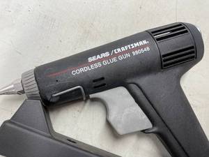 lot 553 image: Craftsman Cordless Glue Gun With Charger