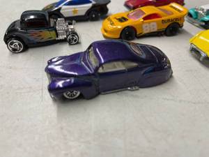 lot 576 image: 7 Vintage Hot Wheels