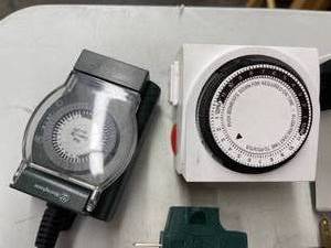 lot 590 image: Electric Timers and Adapters