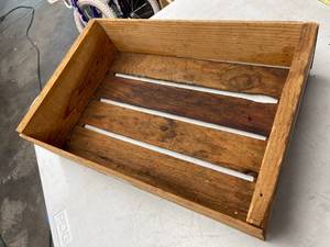 lot 593 image: Vintage Stadelmans Cherrie Crate