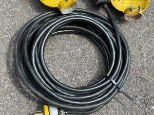 lot 602 image: Ametek Shop-Light With Heavy Duty Cord and Two Spare Light Cages