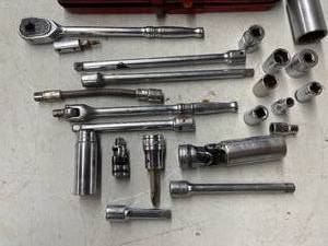 lot 613 image: Snap-On Sockets, Ratchets and Vintage Metal Case