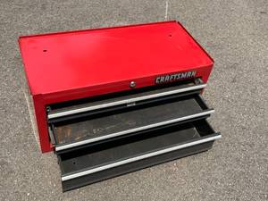 lot 621 image: Craftsman Tool Chest