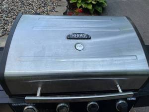 lot 632 image: Thermos 4 Burner Propane Gill
