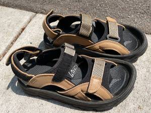 lot 644 image: Brite Golf Sandals