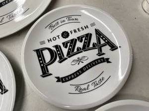 lot 662 image: Best In Town Pizza Plates