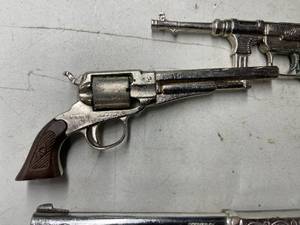 lot 691 image: 3 Vintage Toy Guns