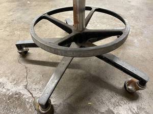lot 693 image: Rolling Metal Padded Garage Stool With Adjustable Seat