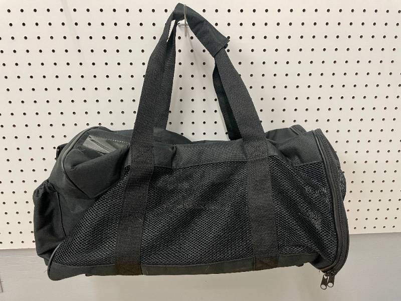 lot 45 image: Small Dog Cat Soft Sided Travel Carrier