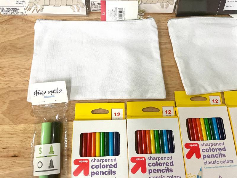 lot 50 image: Lot of Arts and Crafts Supplies