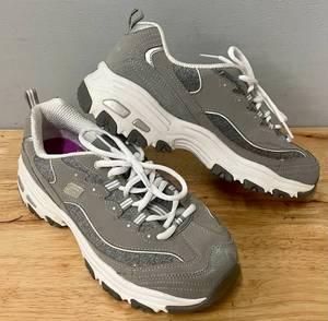lot 62 image: Skechers Womens Memory Foam Shoes Size 8.5