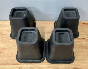 lot 119 image: 4 Pack Furniture Bed Risers