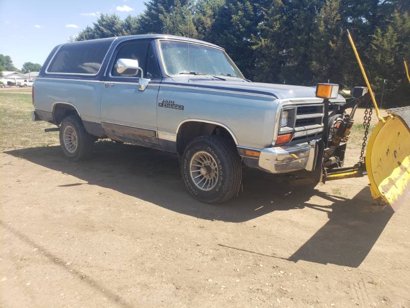 1989 Dodge Ram Charger Truck with Snow Plow | 1989 Dodge Ram Charger with  Snow Plow, 1986 El Camino, 1997 Suburban | K-BID