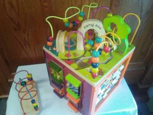 lot 19 image: Zany Zoo Wood construction,