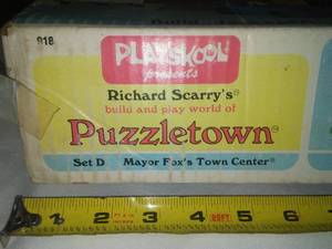 lot 20 image: Playschool Puzzle town. Richard Searrys Set D.