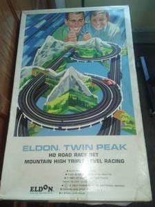 lot 21 image: H.O. Road race set.