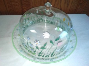lot 30 image: Hand painted glass covered platter. 12 diameter.