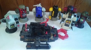 lot 33 image: Vintage Robo force vehicle and 7 robots.