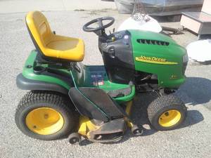 lot 49 image: John Deere Garden Tractor L120.