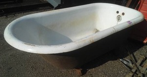 lot 61 image: Vintage Claw Foot Tub.