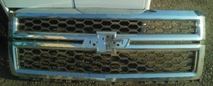 lot 103 image: Chevy Grill, Excellent Condition