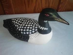 lot 124 image: Loon hand painted ceramic.