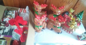 lot 129 image: Ceramic sleigh and reindeer and more.