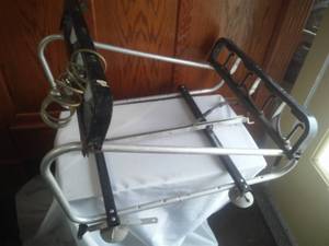 lot 137 image: Trunk mount ski rack