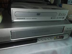 lot 139 image: Magnavox DVDVHS combo