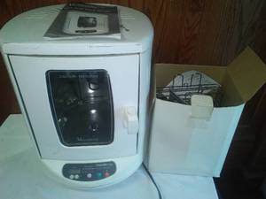 lot 157 image: Electric vertical rotisserie oven. Like new. Vertisserie Franklin Chef model # FR5800.