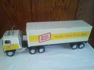 lot 230 image: Oscar Meyer semi. Tractor trailer.