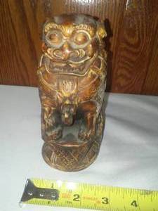 lot 255 image: Lion figurine. Retro from primitive days.