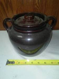 lot 258 image: Vintage covered Crock.