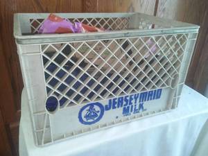 lot 294 image: Jersey Maid Milk Crate and Bags
