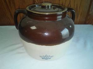 lot 307 image: Robinson Ransbottom 4 Covered Pot Stoneware Crock  4 Crown.