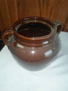 lot 312 image: Bean Pot Stoneware