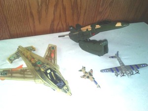 lot 757 image: Toy Airplanes - 4