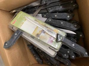 HYVEE KNEIVES
