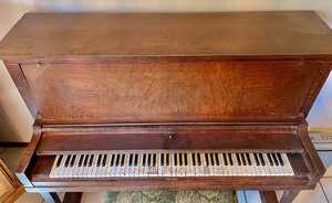 lot 10 image: Terrific Tackard Company Piano
