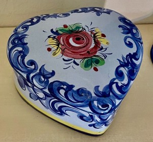 lot 21 image: Vestal Alcobaca Portuguese Items