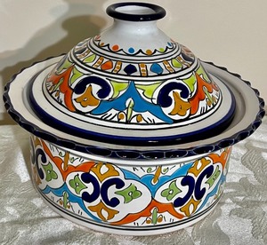 lot 34 image: Pretty Pottery Dish and More
