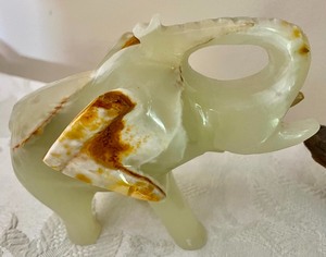 lot 38 image: Delightful Decor